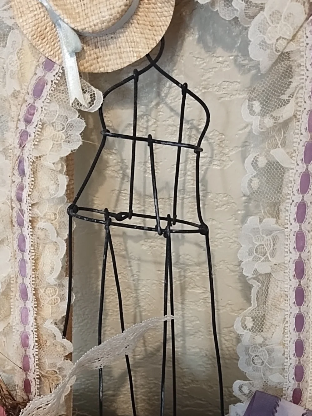 Lace and Ribbon Decorative Hairpiece in Cream and Lavender